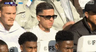 8868在线官网登录入口-仍在队内停赛中！镜头给到墨镜版恩佐